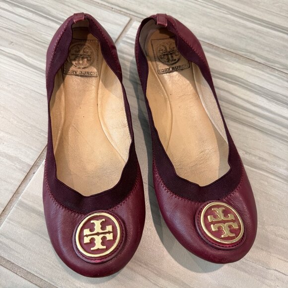 Tory Burch Caroline Leather Gold Logo Ballet Flats Minimalist Preppy Dark Plum 8 - Picture 2 of 8